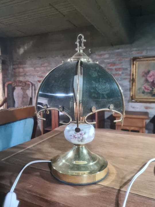 Velador vintage con pantalla de vidrio. Cableado nuevo.Lampara