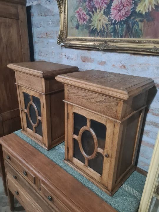 Mesitas de luz roble y vidrio labrado (Par)