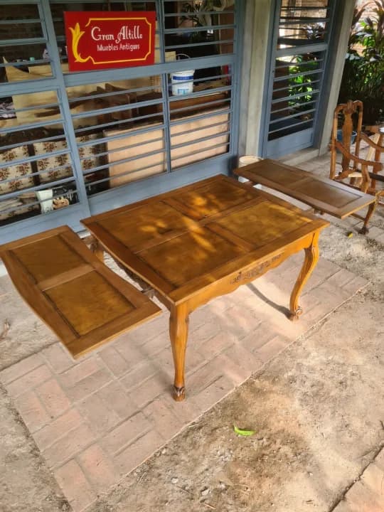 Mesa de estilo Provenzal de comedor con extensiones, restaurada