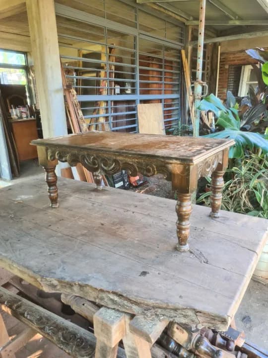 Mesa ratona de estilo colonial español. Sin restaurar.