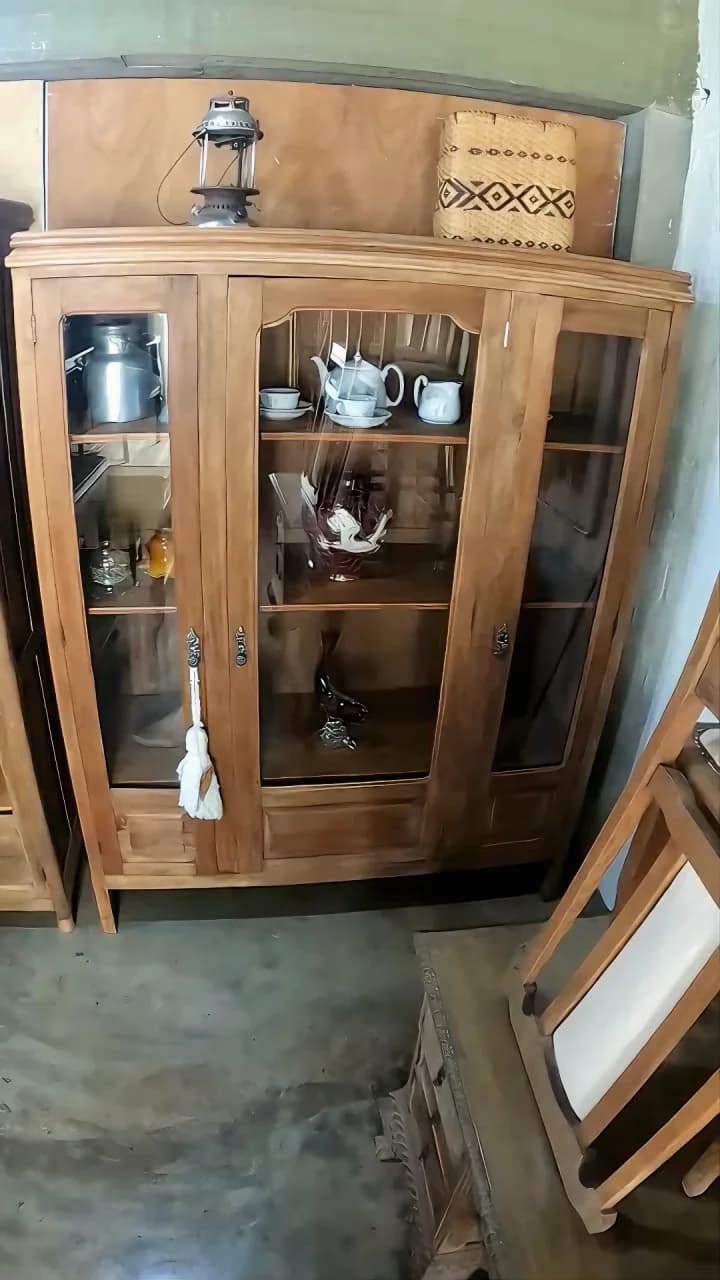 Biblioteca Cristalero 3 puertas cedro estilo Inglés de campo