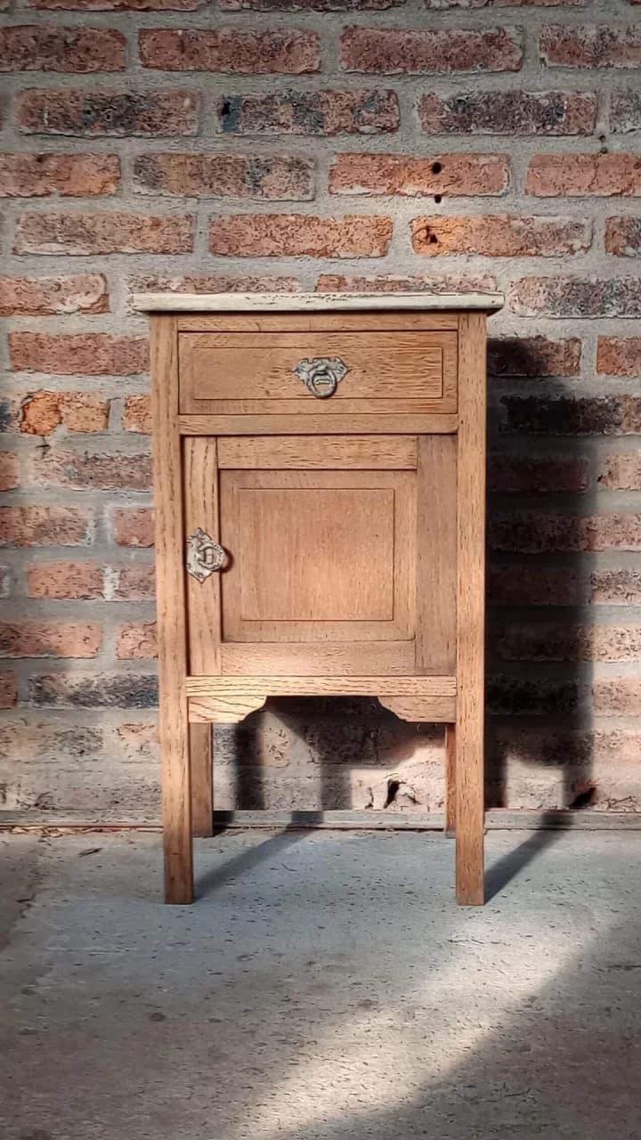 Mesa de luz inglesa de campo