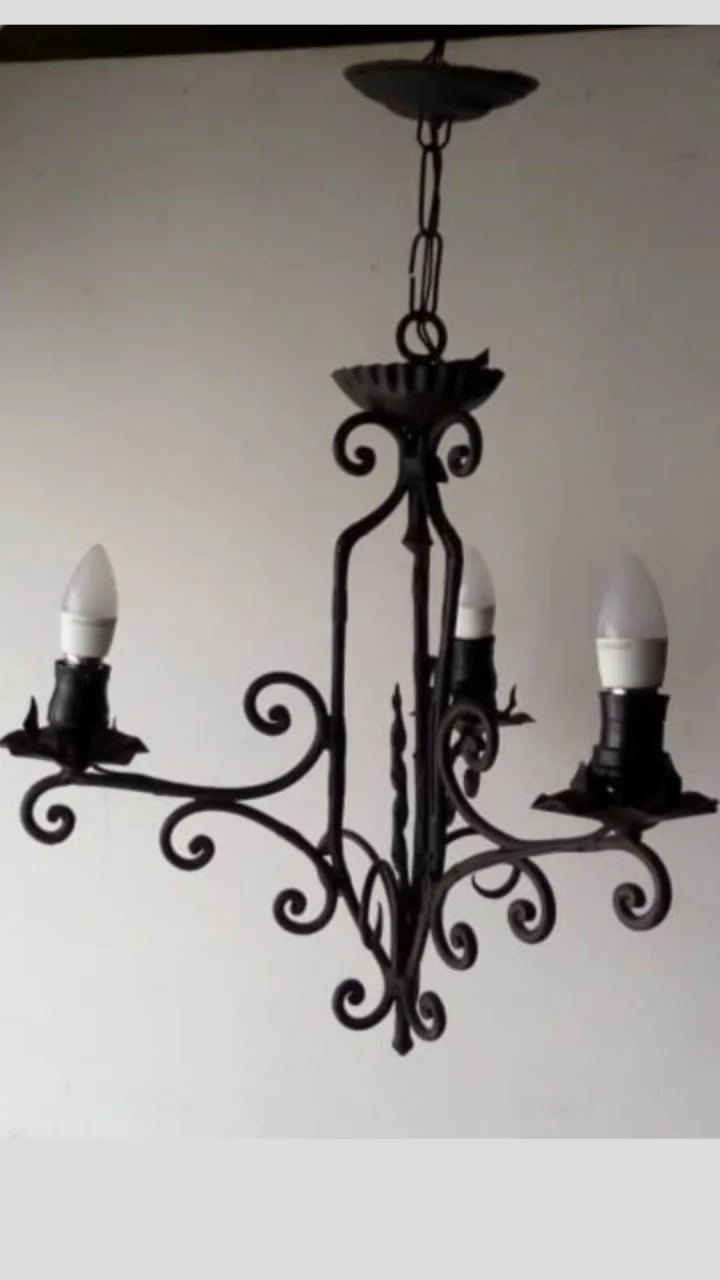 Araña provenzal de hierro, color negro, de tres brazos