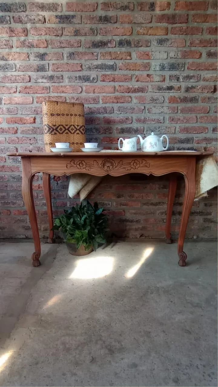 Mesa auxiliar o escritorio de estilo Provenzal