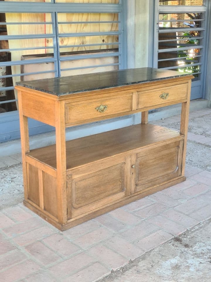 Aparador de roble con mármol Portoro negro, ideal rack TV